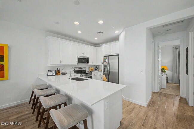 Building Photo - 8149 E Petunia Ave