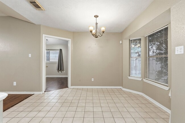 Building Photo - 21739 Park Bend Dr