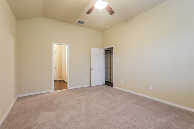 Building Photo - 23703 Maple View Dr