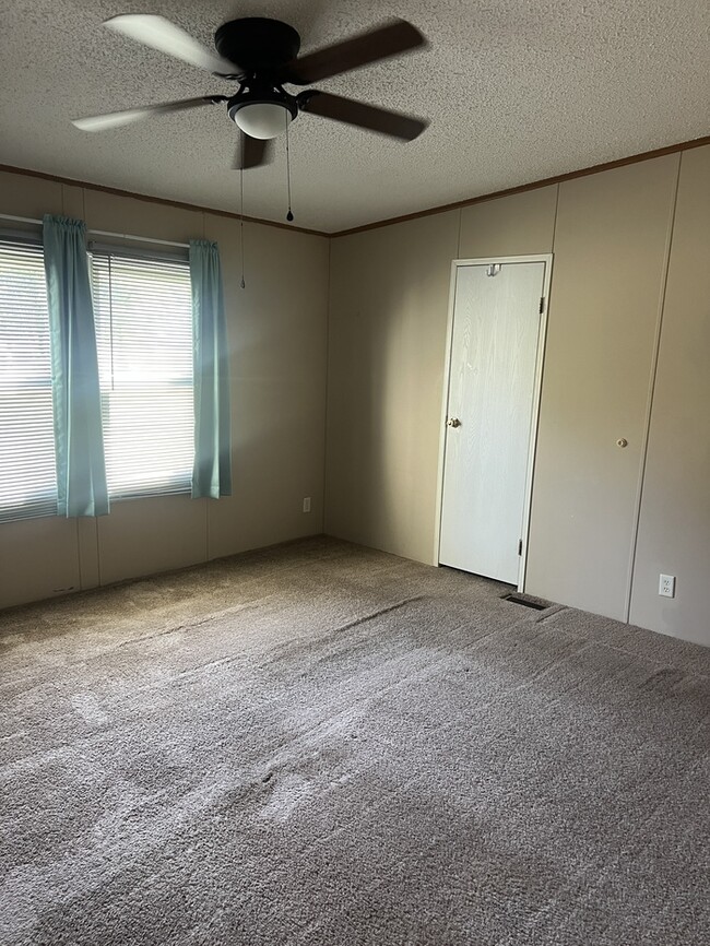 Building Photo - 107 Cavalier Ln
