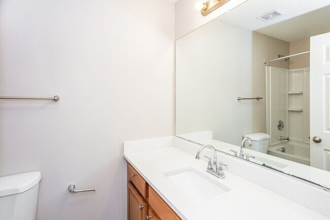 Building Photo - 234 Glencroft Dr