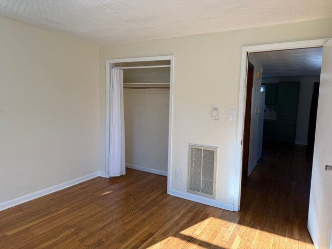 Building Photo - Must see 2 - bedroom, 1 -bath all brick home