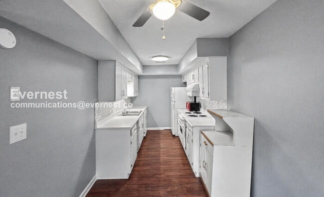 Building Photo - 2225 Golf Rd SW