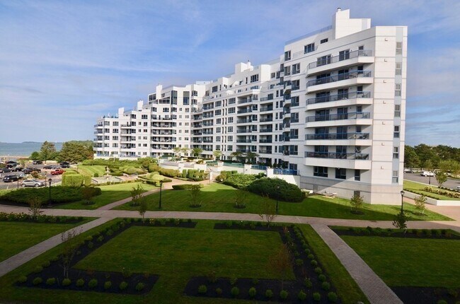 Building Photo - 1001 Marina Dr