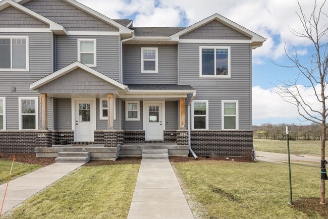 Building Photo - 915 Aiden St