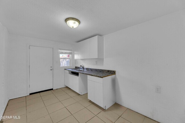 Building Photo - 218 NW I Ave