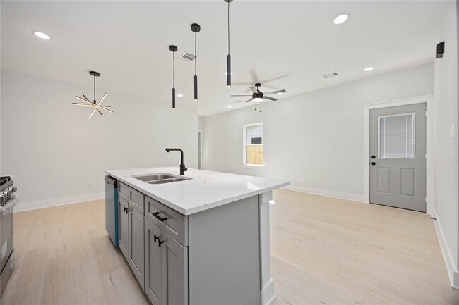 Building Photo - 8511 Prairie View Dr