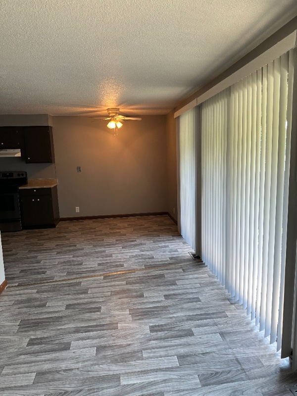 Building Photo - 1012 N Stewart Rd