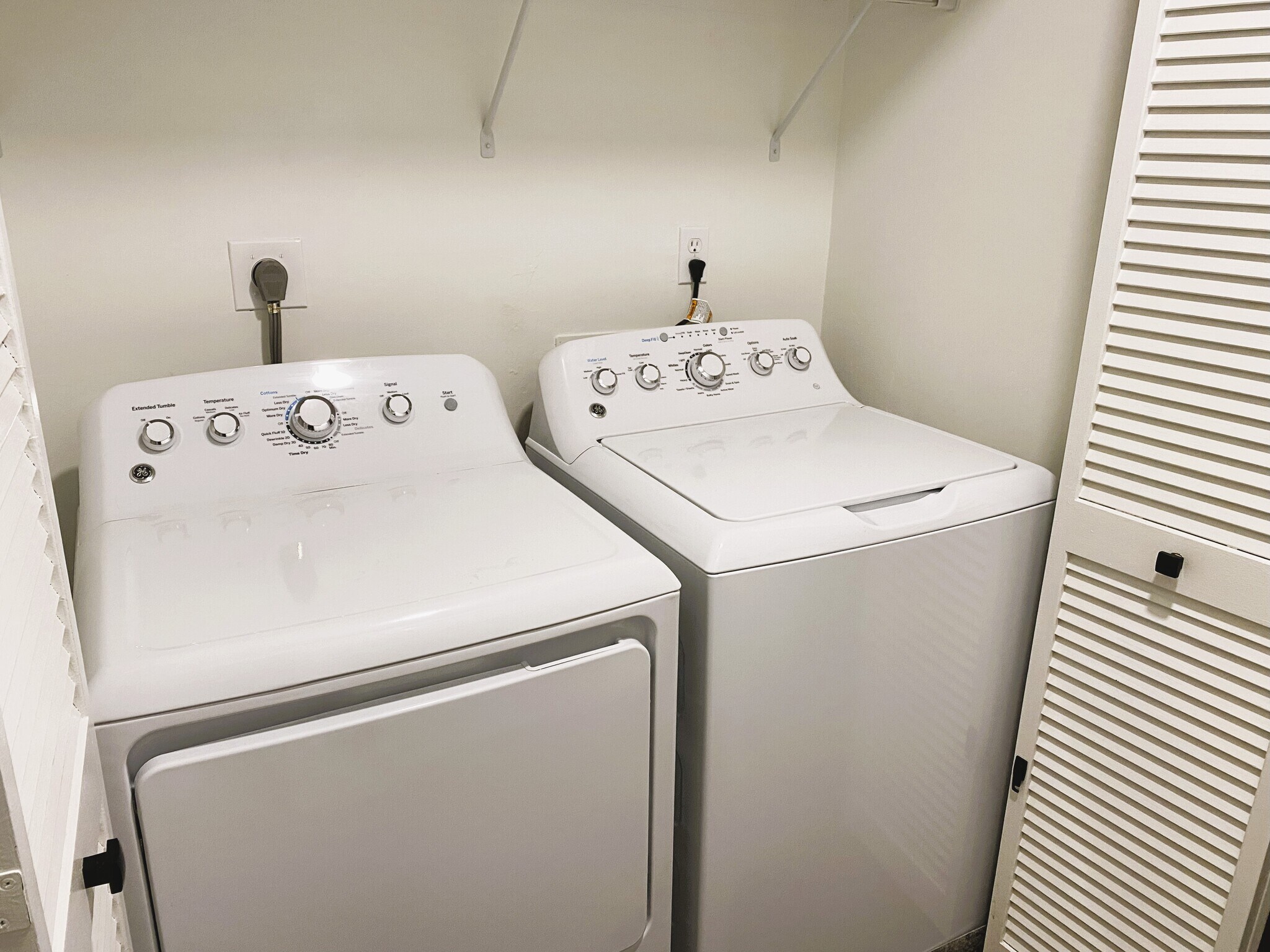 Building Photo - 9345 Green Meadows Way