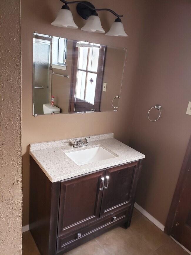 Building Photo - 3 BR 2 BA Home  nearJuan Tabo and 1-40. Showing Monday 6/15