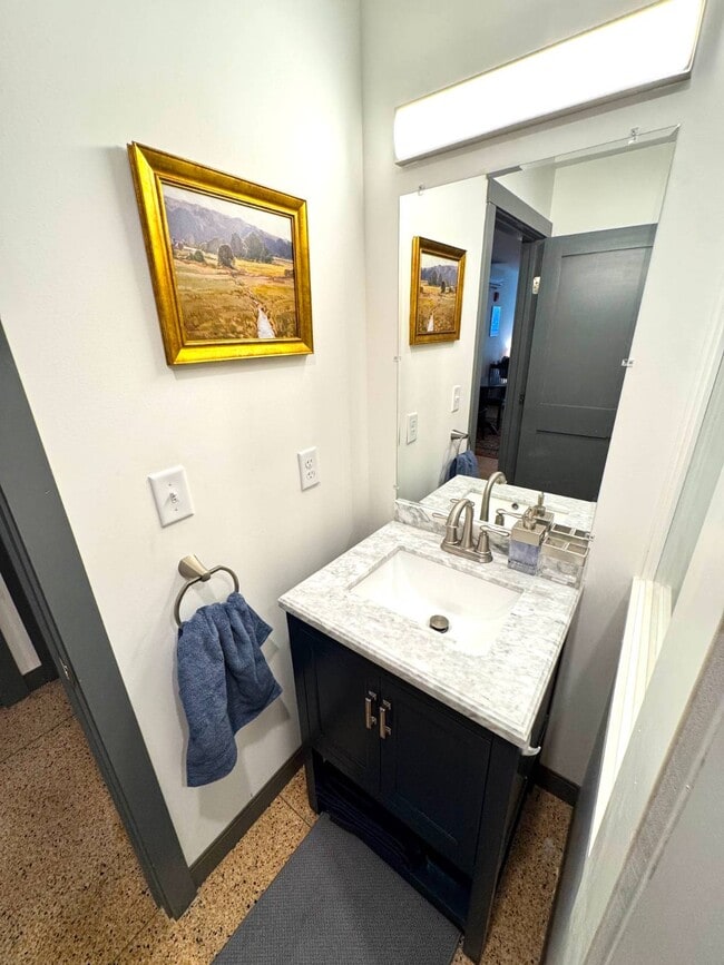 Building Photo - 480 S Salina St