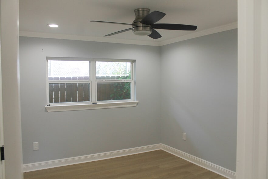 Building Photo - 2133 Generes Dr
