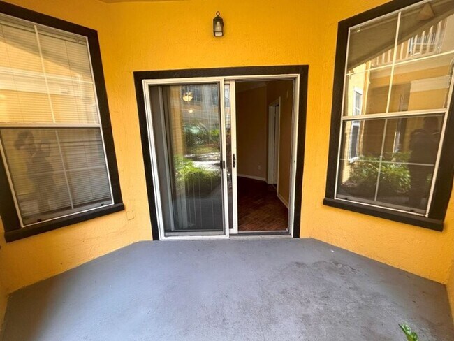 Building Photo - Beautiful Condo in the heart of Downtown O...