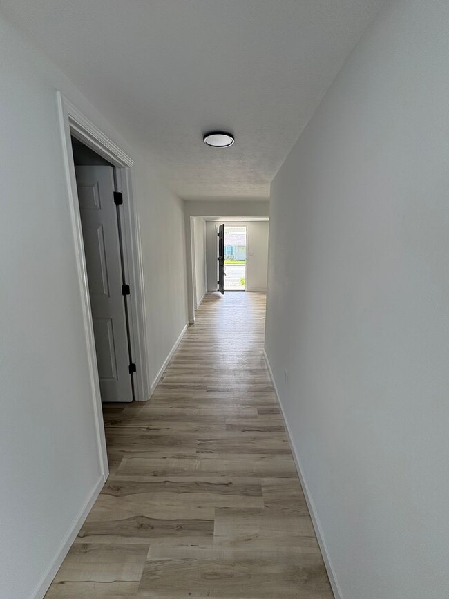 Building Photo - Newly Remodeled Charming 3bd2br Home!!