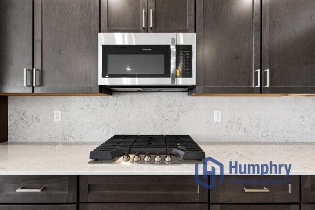 Building Photo - Beautiful home minutes from Costco