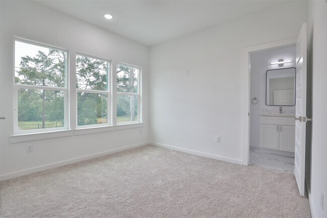 Building Photo - 9341 Lavender St