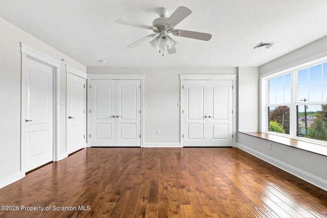 Building Photo - 9 Maple Leaf Dr