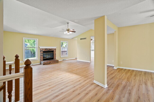 Building Photo - 2601 Hillshire Dr