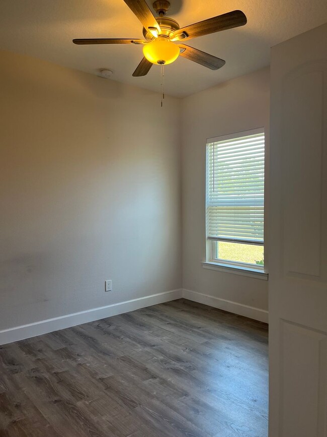 Building Photo - Newer Construction 3 Bedrooms 2 Baths!