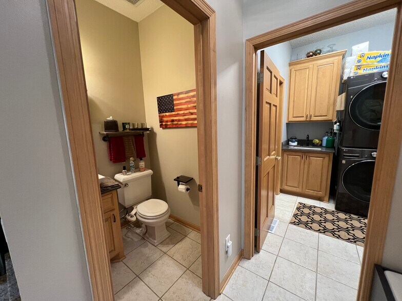 Building Photo - 13904 Shoreside Ct