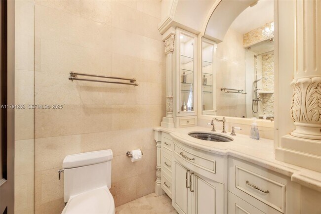 Building Photo - 6016 Leonardo St