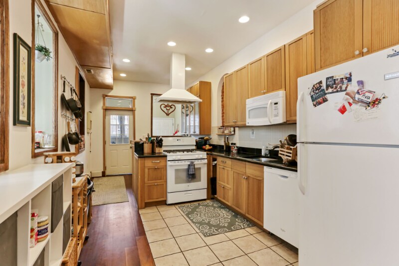 Building Photo - 1116 Monroe St NW