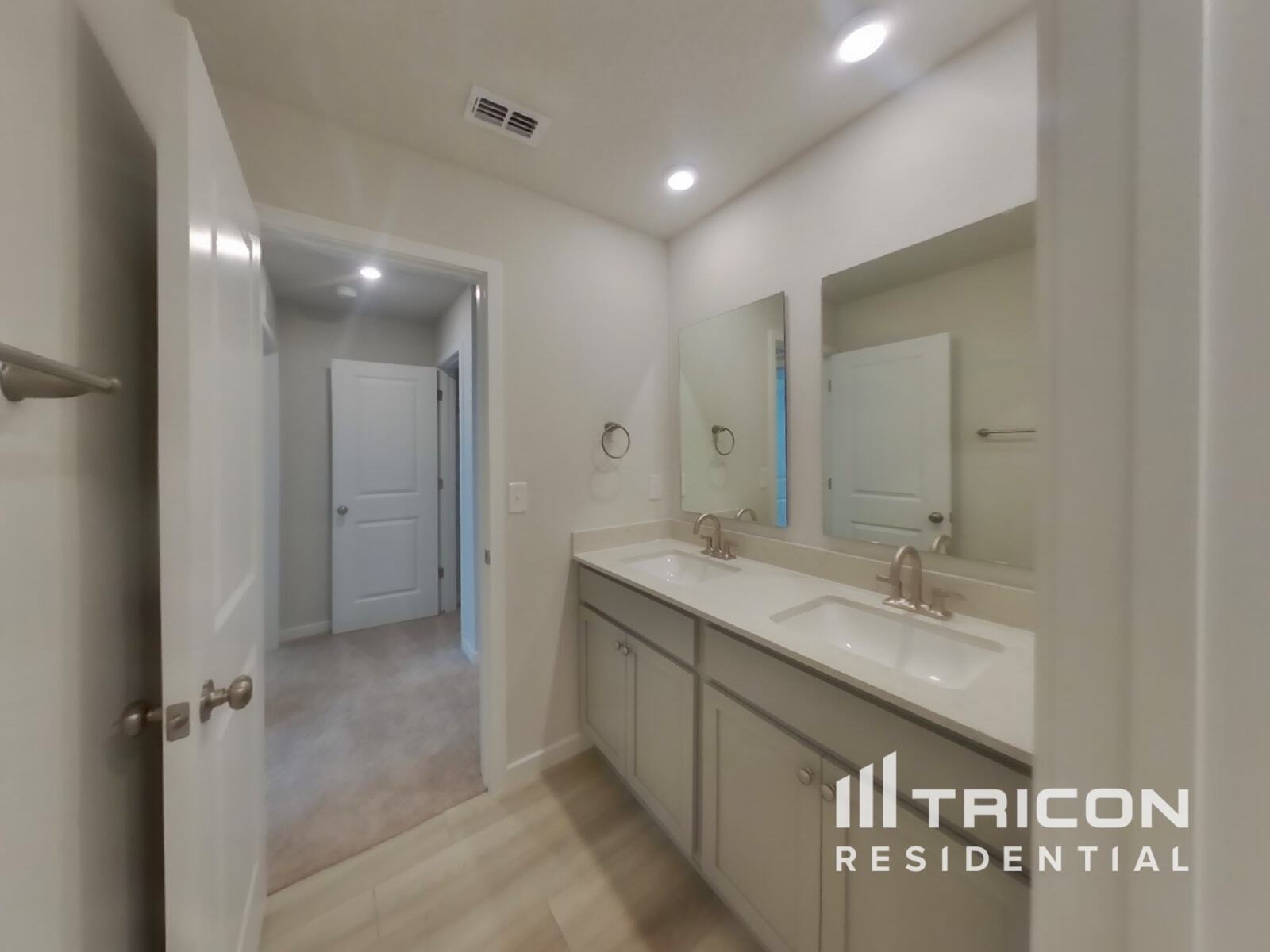 Building Photo - 14918 Macadamia Ln