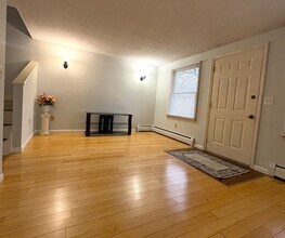 Building Photo - Spacious 3 Bedroom, 2 Bath Townhouse with In-Unit Laundry in Lowell, MA