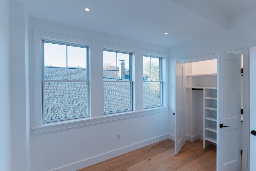 Building Photo - 5 Thurston St