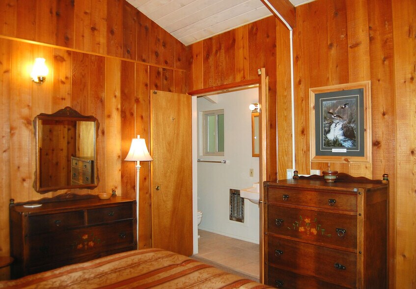 Building Photo - 8005 Cedar Cir