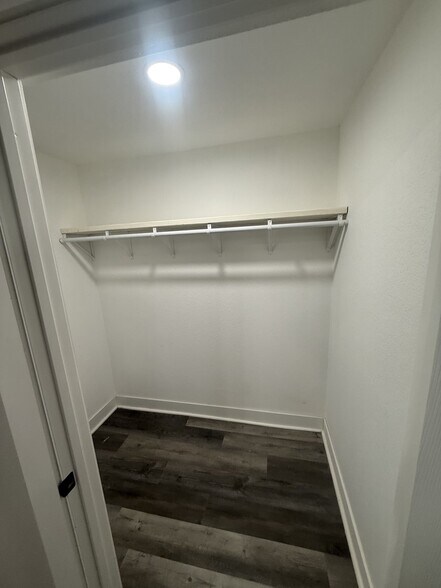 Building Photo - 7100 Avrum Dr