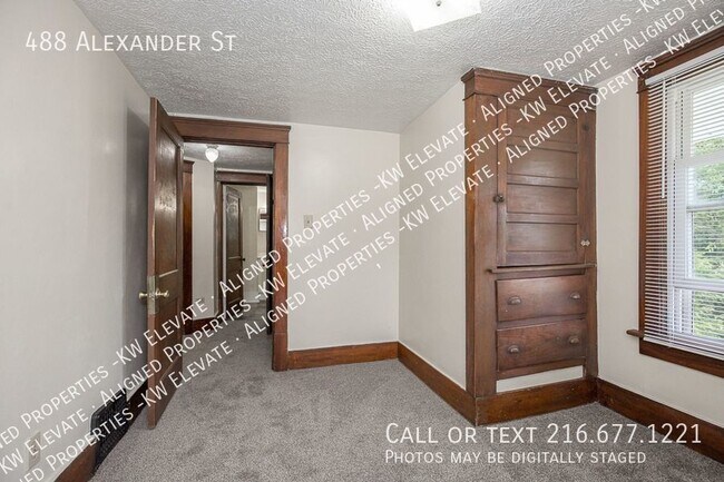 Building Photo - 3 floor Bright & Vibrant 4 bedroom home !