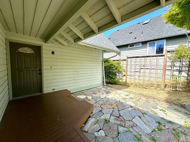 Building Photo - 1702 S 34th St