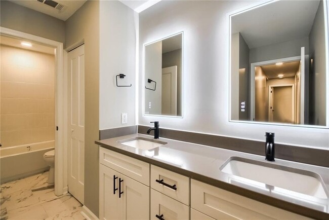 Building Photo - 1052 Indian Hills Pkwy NE