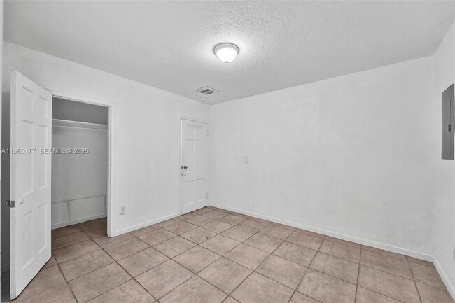 Building Photo - 2811 SW 3rd St