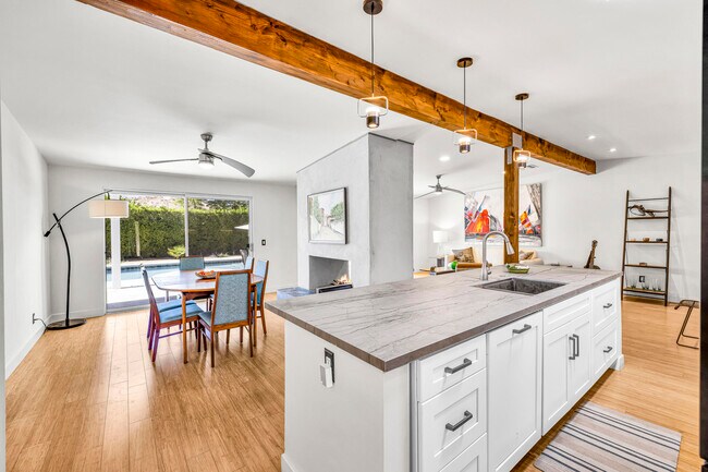 Building Photo - 37535 Melrose Dr