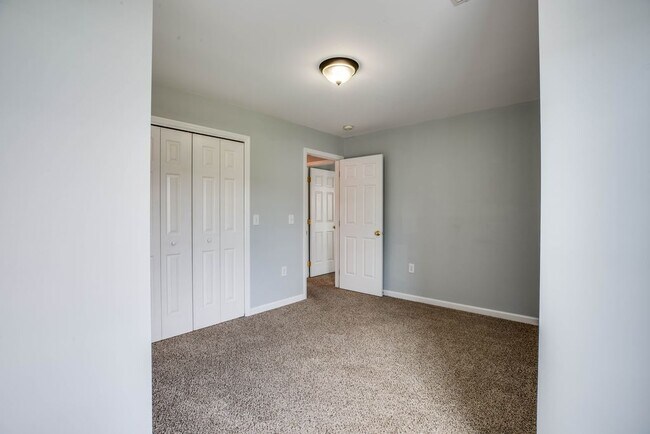 Building Photo - 43 Carlsbad Dr
