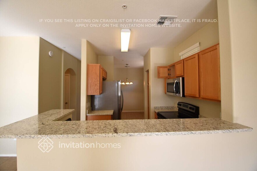 Building Photo - 421 N 168th Ln