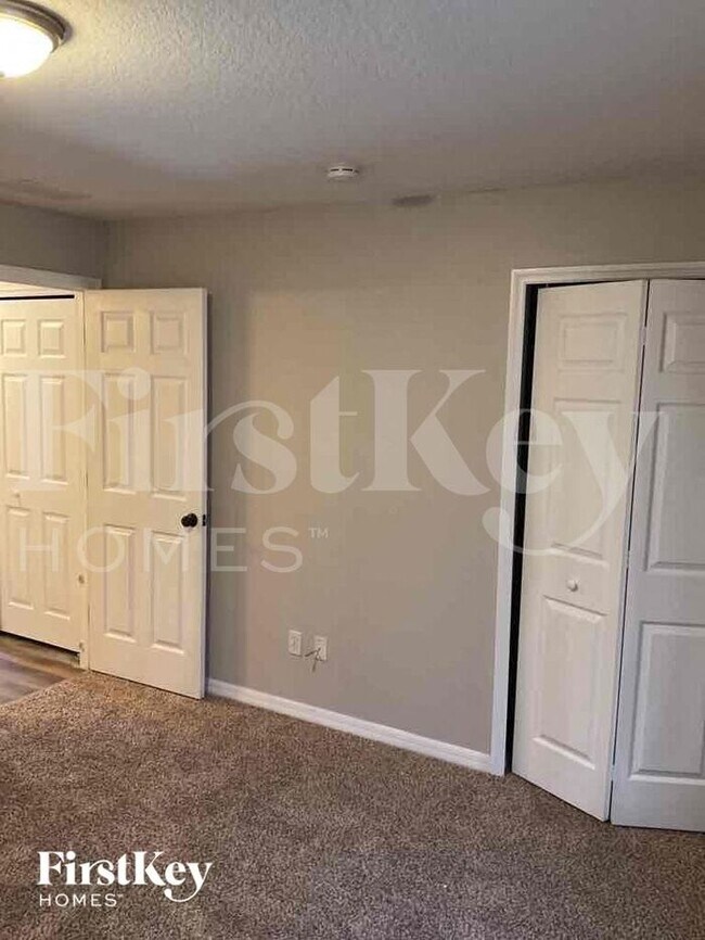 Building Photo - 739 N Midland Dr