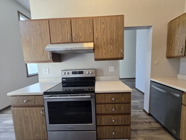 Building Photo - 918 N 39th St