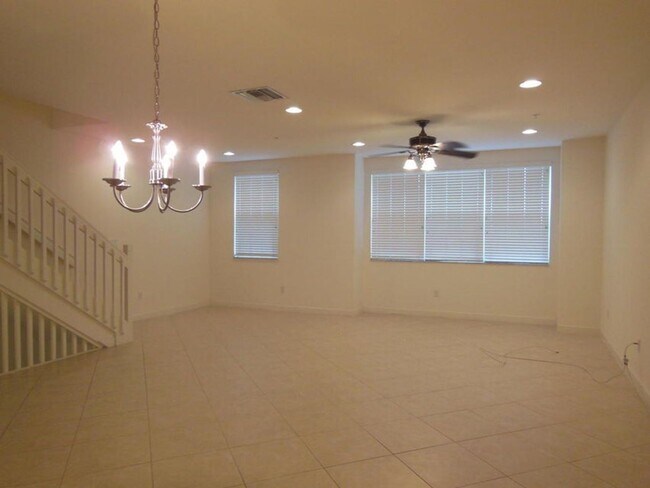 Building Photo - 590 Amador Ln