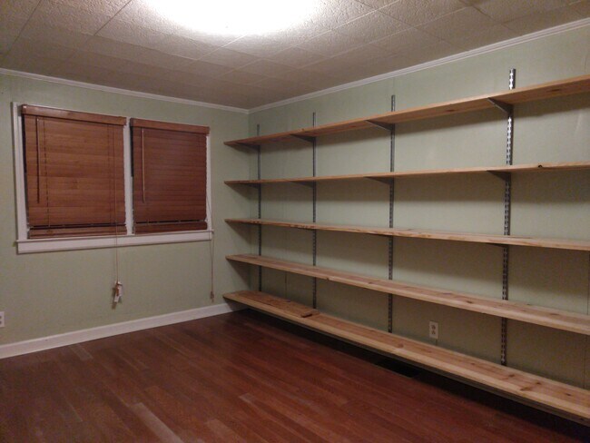 Building Photo - 2029 Stanford Dr SW