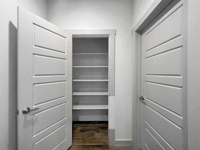 Building Photo - 4609 Tully Dr