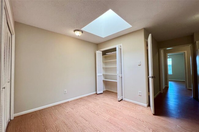 Building Photo - 3511 Palm Grove Dr