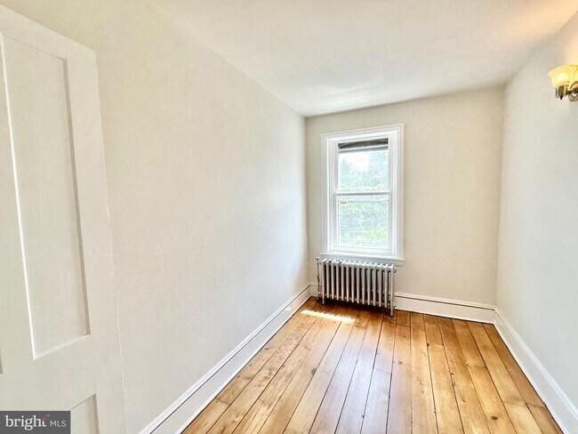 Building Photo - 52 Bayard St