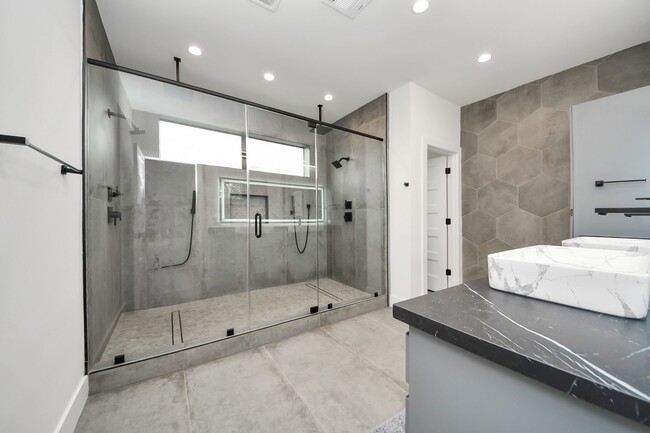 Building Photo - 5327 S Braeswood Blvd