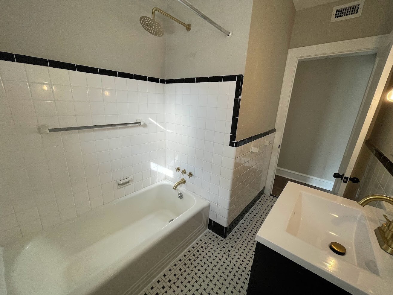 Building Photo - 111 Maffett St