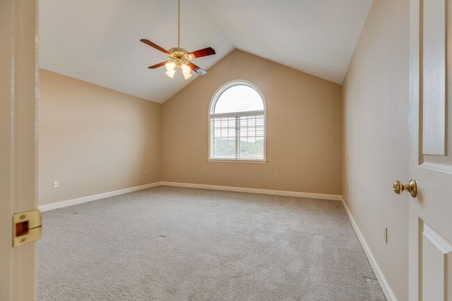Building Photo - Experience lakefront living at its finest in the heart of East TN