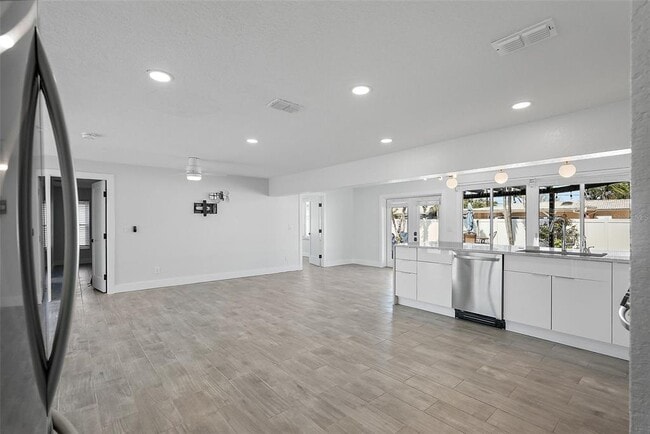 Building Photo - 3755 Belle Vista Dr E
