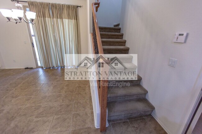 Building Photo - 928 S Hawk Ln